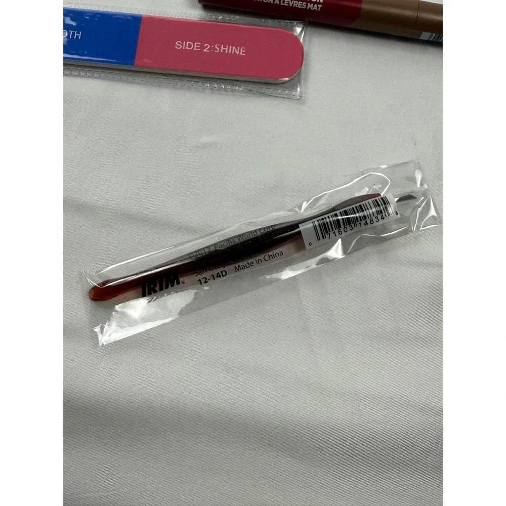 Makeup Bundle NYX Butter Gloss L'Oréal Matte Lip‎ Crayon Nail Buffer Brush Set